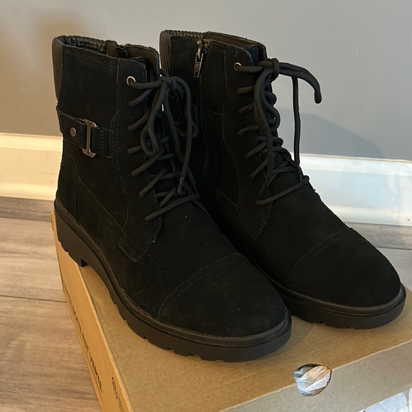 New! Clarks Boots - Picture 1 of 9